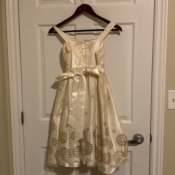 Love By Special Occasions Girls Fancy Dress White And Gold Flower - Picture 2 of 3